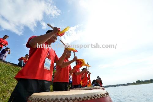 米兰体育-外国佳宾赛场亮相，观众纷纷为其加油鼓劲